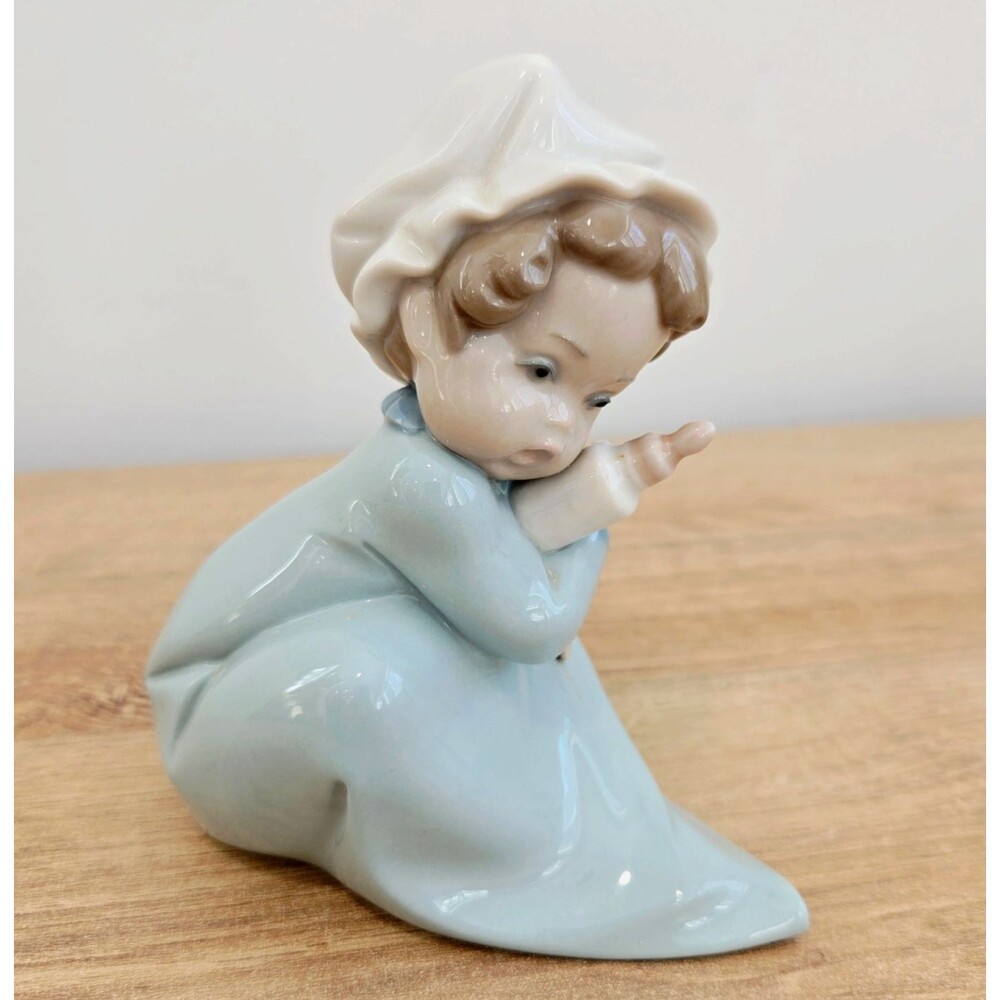Vtg Lladro Baby with Bottle Figurine #5103 Retired 5" Great Gift Bonnet Lovely‎